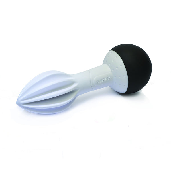 Squeeze Citrus Juicer Innovative kitchen utensils by uutensil
