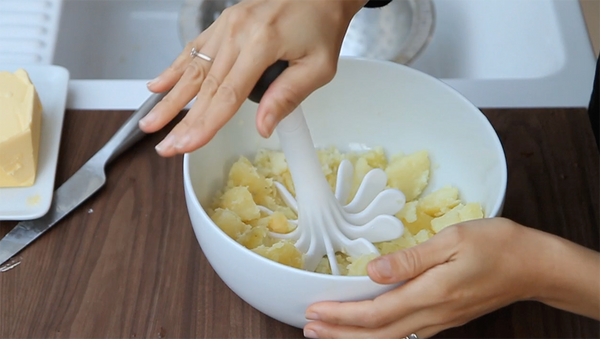 Spudnik - innovative rotation potato masher