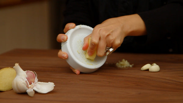Squish - ceramic garlic crusher ginger grater