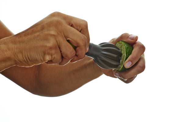 Squeeze - handheld citrus juicer