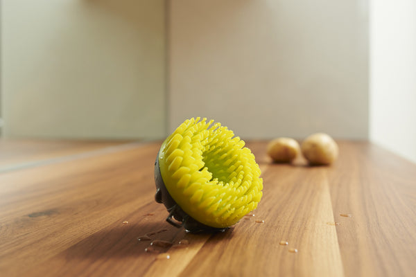 Scrrub - vegetable brush with 2 way silicone bristles